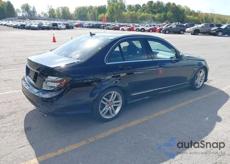 2012 Mercedes-Benz C 300 Luxury 4Matic/Sport 4Matic из США, поврежденный, VIN WDDGF8BB2CR196653